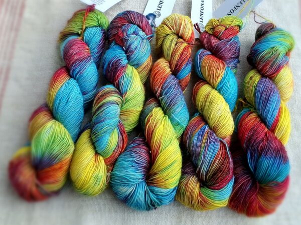 Merino-len 366m egyedi festett fonal