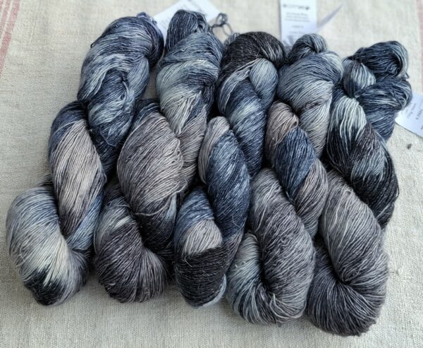 Merino-len 366m egyedi festett fonal
