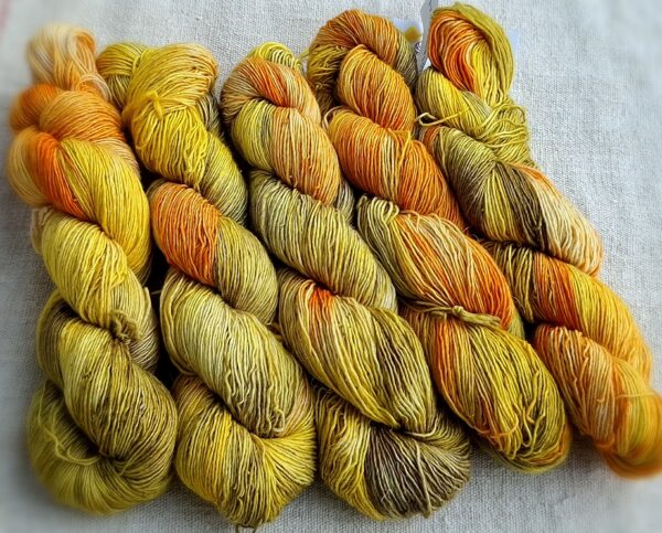 Merino-len 366m egyedi festett fonal