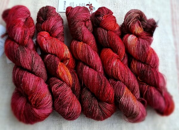 Merino-len 366m egyedi festett fonal