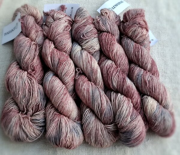 Merino-len 366m egyedi festett fonal